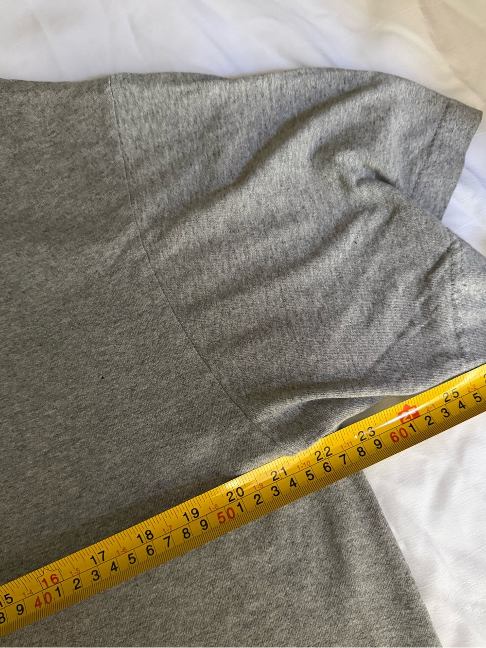 Supreme SS18 Gray Tee with Necklace Graphic - Picture 5 of 6